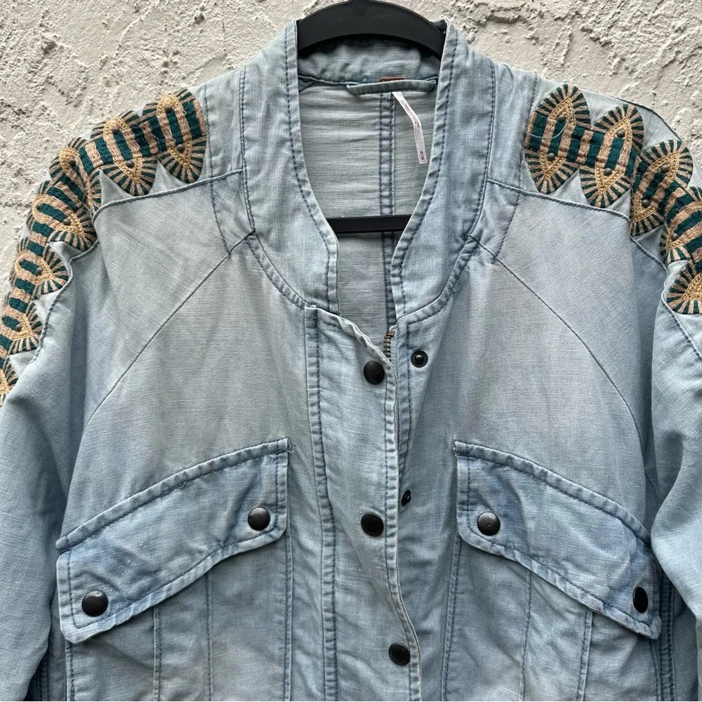 FREE PEOPLE Jacket Women Medium Denim Jean Chambray Embroidered Boho - Picture 2 of 15